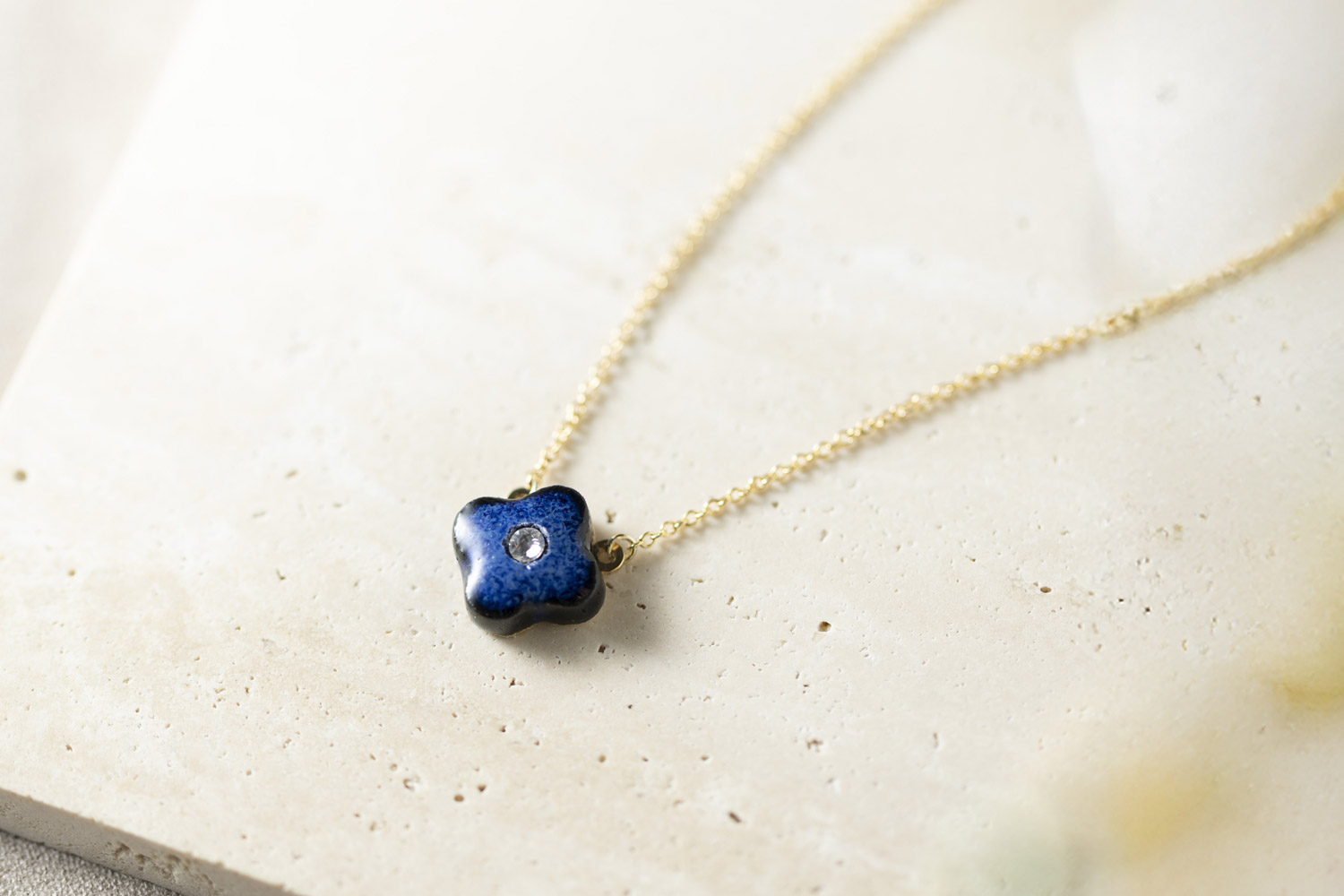 MIKELOオリジナル 陶器「tou」 小花 クリスタル ネックレス｜藍（あい） ギフトボックス付き